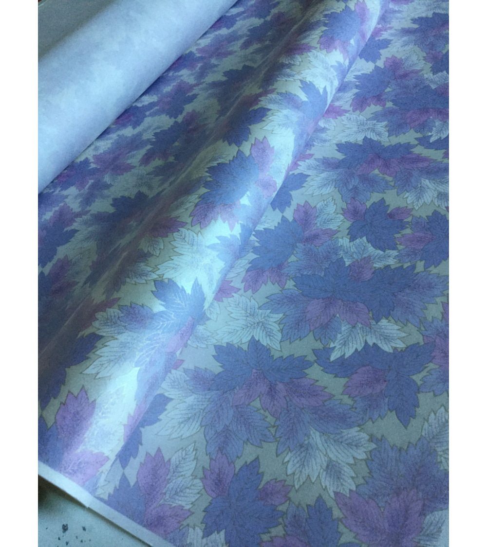 Papel washi decorado hojas de peonías lila y fondo blanco