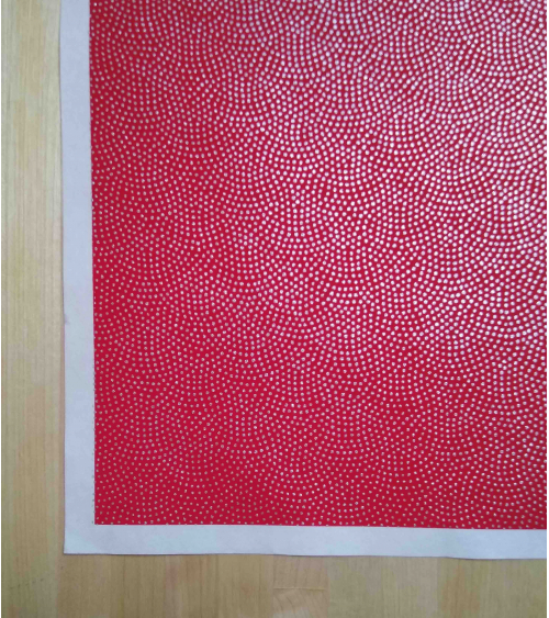 Papel washi decorado en rojo con ondas en puntitos plata