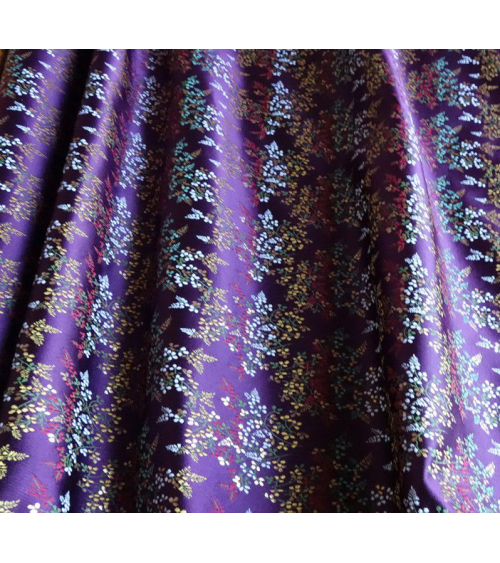 Brocado púrpura con flores multicolores (hana) (caída)