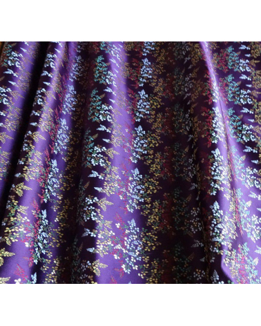 Brocado púrpura con flores multicolores (hana) (caída)