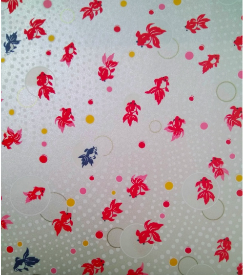 Papel japonés decorativo carpas sobre fondo blanco perlado
