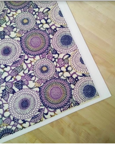 Papel washi chiyogami arabesco en tonos violáceos