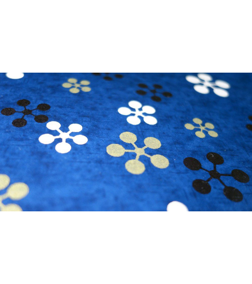 Papel japonés chiyogami gráfico flores de ciruelo sobre azul oscuro
