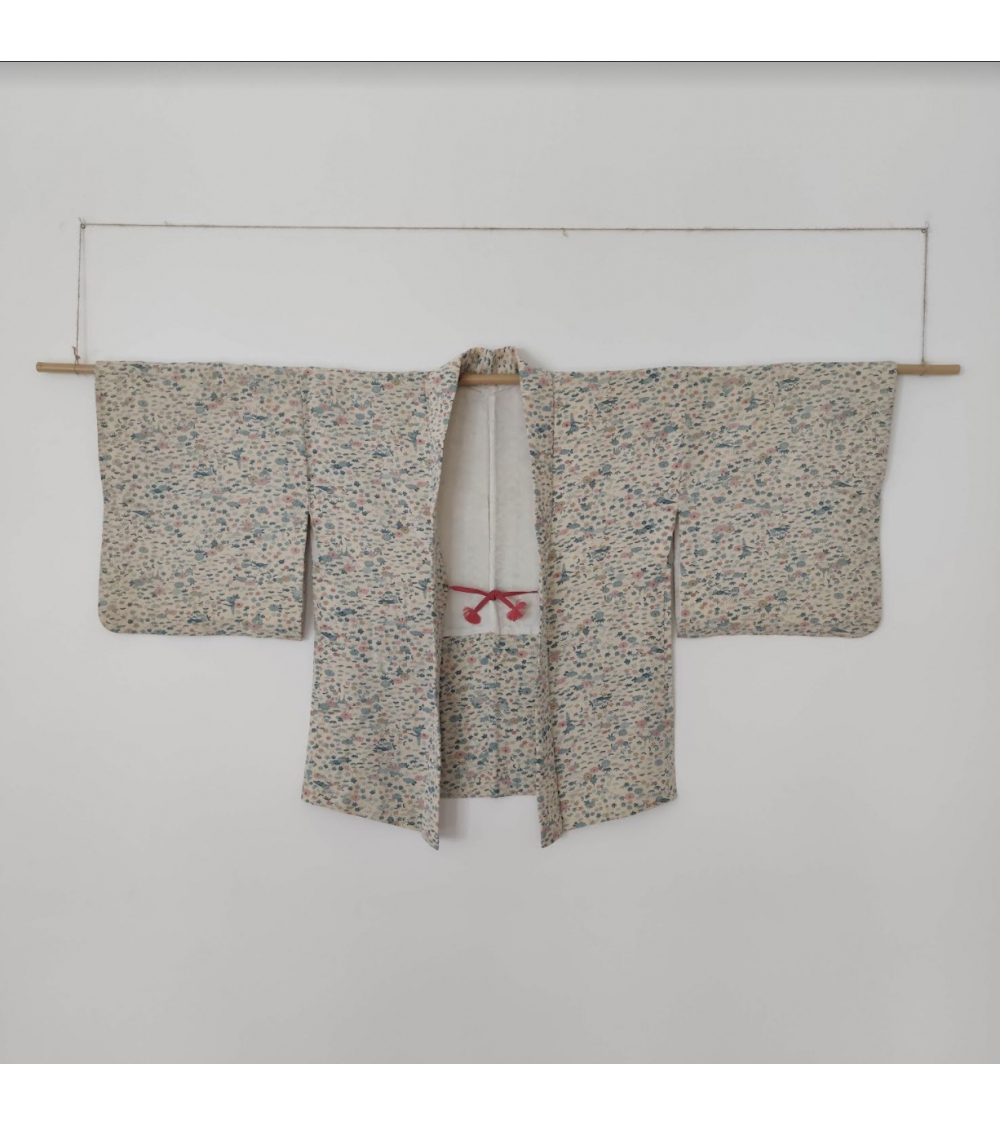 Vintage haori with small motifs on ivory background.