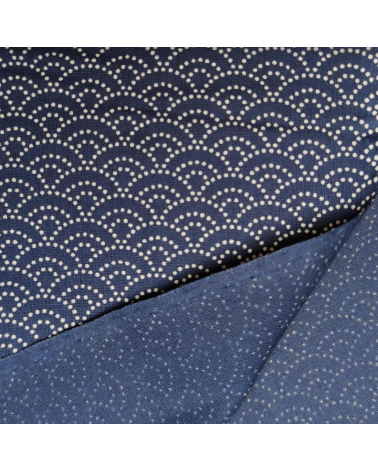 Tela japonesa de algodón "seigaiha" de puntitos en azul marino.