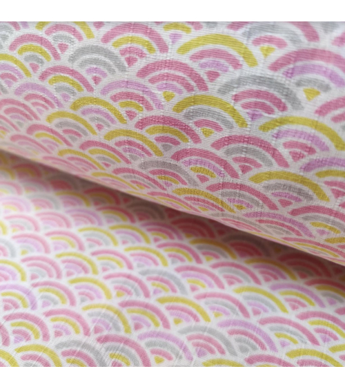 Tela japonesa en dobby de algodón "Seigaiha" en rosa y amarillo.