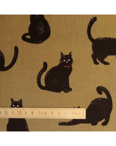 Tela japonesa "Gatos" en verde kaki.