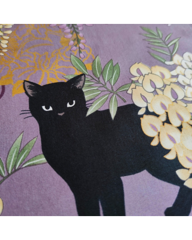 Tela japonesa. Gato negro con glicinias en lila.