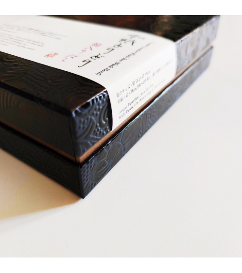 Box "Urushi" with 100-150 washi papers (13x19x5cm)