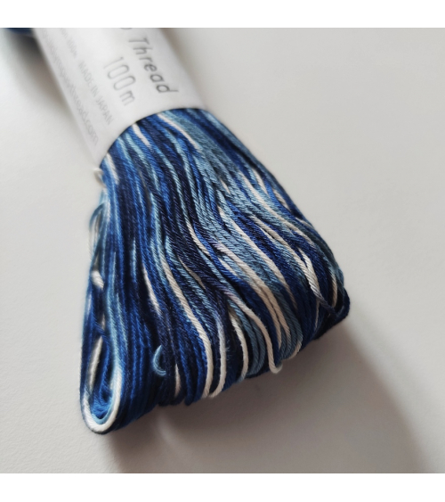Hilo de sashiko (bordado japonés) 100m. Degradado azules.