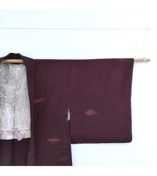 Vintage burgundy Japanese haori in 100% silk. Blades of grass motif and marbled lining.