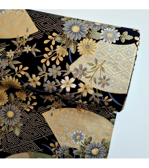 Tela japonesa  algodón 100% "Sensu to Hana" (abanicos y flores) en negro.