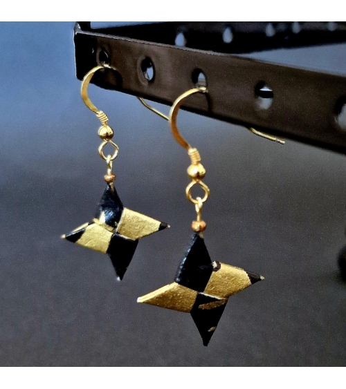 Gold-plated 'Shuriken (ninja star)' origami Earrings. Golden and black.
