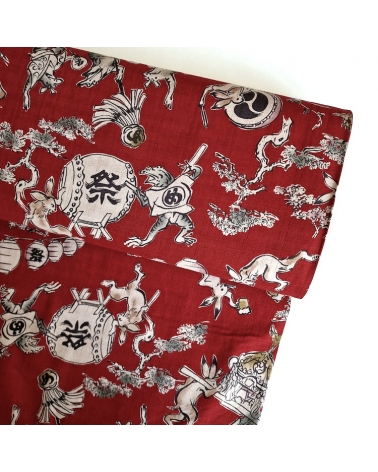 Tela japonesa "Choju-giga" con fondo rojo guinda, en dobby de algodón 100%.