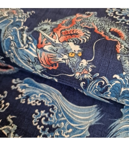 Tela dobby japonés Dragones pequeños y olas en azul.