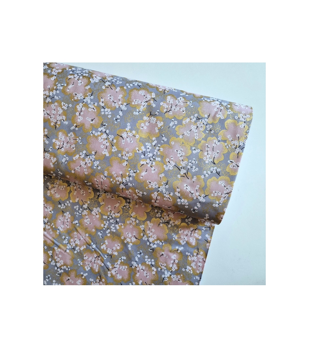 Tela japonesa "Ramas de sakura" en gris y rosa con detalles en oro