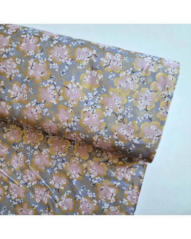 Tela japonesa "Ramas de sakura" en gris y rosa con detalles en oro