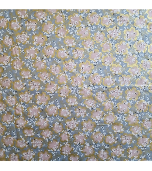 Tela japonesa "Ramas de sakura" en gris y rosa con detalles en oro