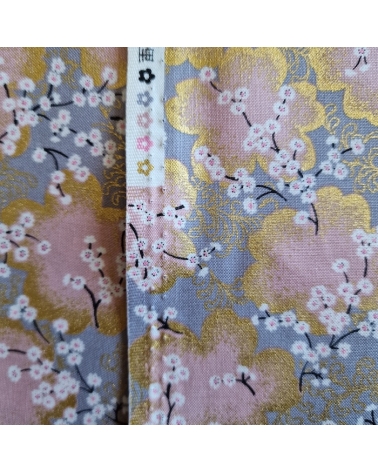 Tela japonesa "Ramas de sakura" en gris y rosa con detalles en oro
