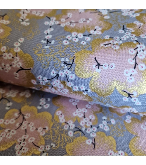 Tela japonesa "Ramas de sakura" en gris y rosa con detalles en oro