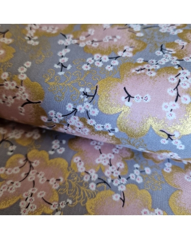 Tela japonesa "Ramas de sakura" en gris y rosa con detalles en oro