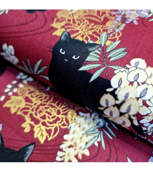 Tela japonesa. Gato negro con glicinias MINI en Rojo.