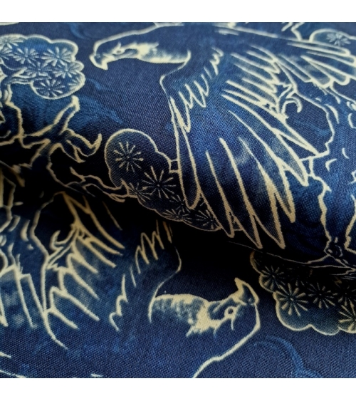 Tela japonesa "Tatoo: Halcones" en azul.