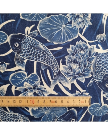 Tela japonesa "Tatoo: Carpas koi" en azul.