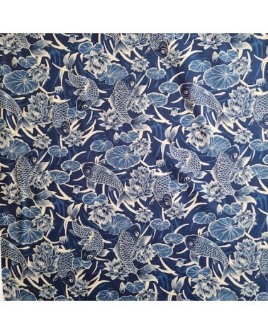 Tela japonesa "Tatoo: Carpas koi" en azul.