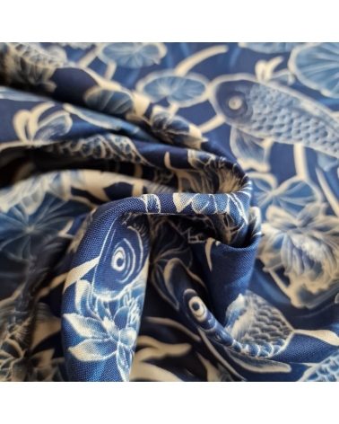 Tela japonesa "Tatoo: Carpas koi" en azul.