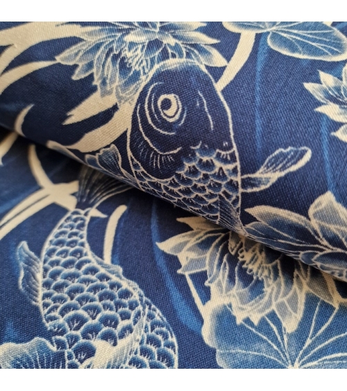 Tela japonesa "Tatoo: Carpas koi" en azul.