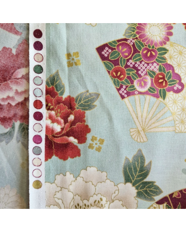 Tela japonesa "Abanicos y flores multicolores" en verde mint.