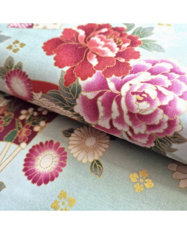 Tela japonesa "Abanicos y flores multicolores" en verde mint.